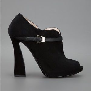 Giorgio Armani Curved Heel Suede Bootie sz 36